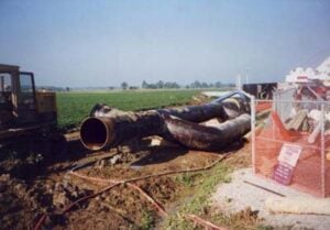 A Traditional U-style drip is cut out as it cannot be pigged and only captures some liquids.